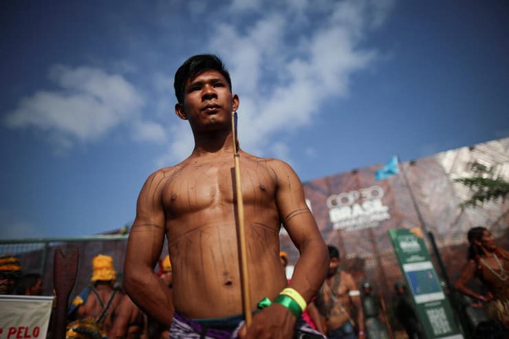 עם חנית. אחד המפגינים