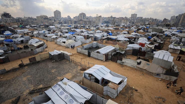 צילום: REUTERS/Dawoud Abu Alkas אוהלים בעיר עזה