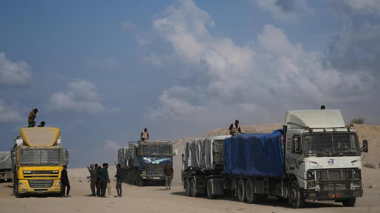 משאיות עם סחורה ברצועת עזה