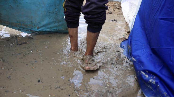 מזג אוויר סוער גם בעזה (צילום: REUTERS/Dawoud Abu Alkas) אוהלים בעיר עזה