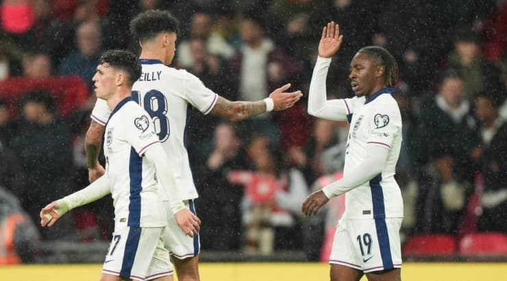 אזה מאושר אחרי הגול