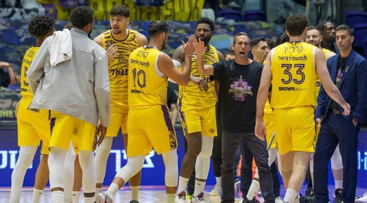 שחקני הפועל חולון