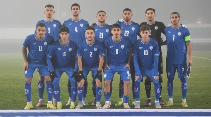 שחקני הנבחרת הצעירה לפני המשחק