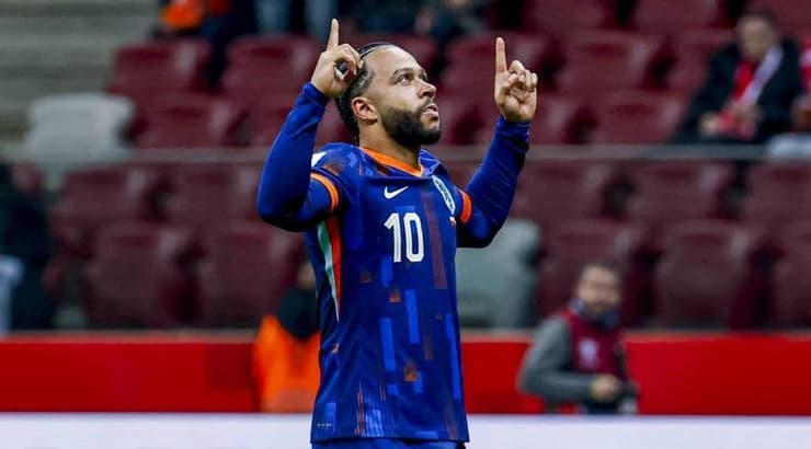 ממפיס דפאיי חוגג