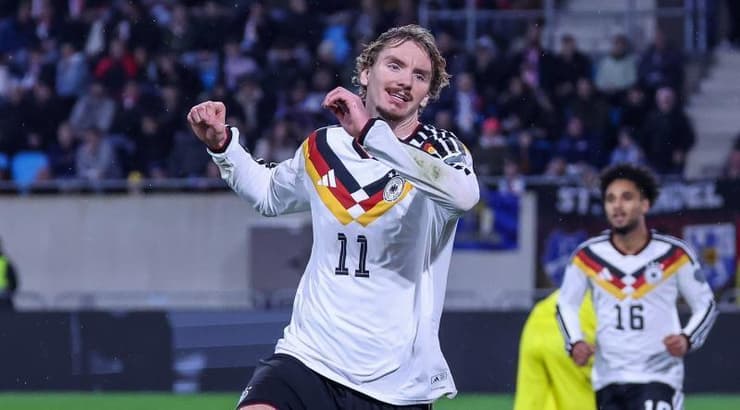 ניק וולטמאדה חוגג