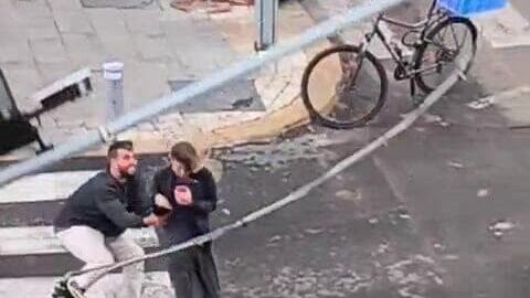 רוחות חזקות הפילו רמזור בתל אביב