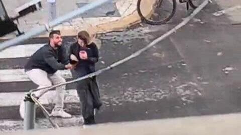 קריסת רמזור בתל אביב (צילום: ערן הראל) רוחות חזקות הפילו רמזור בתל אביב