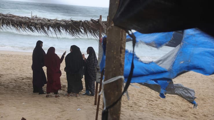 עקורים עזתים סובלים מגשמים ושיטפונות
