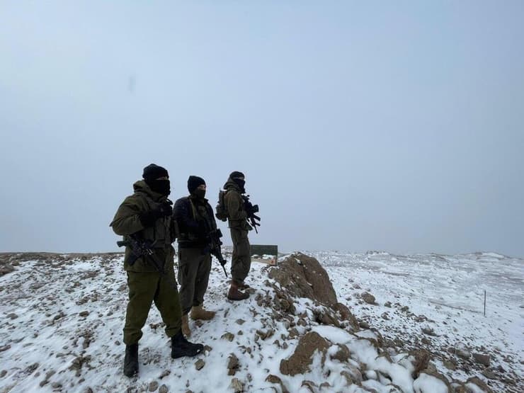 כוחות צה״ל מהשלג הראשון בכתר החרמון