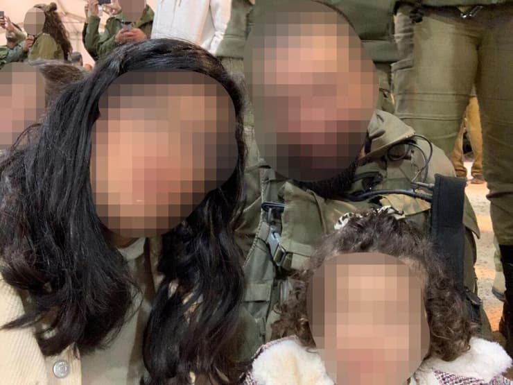 א' עם אשתו ובתו