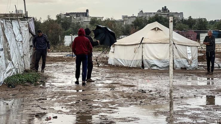 גשמים והצפות באזורים עם אוהלי עזתים ברצועה
