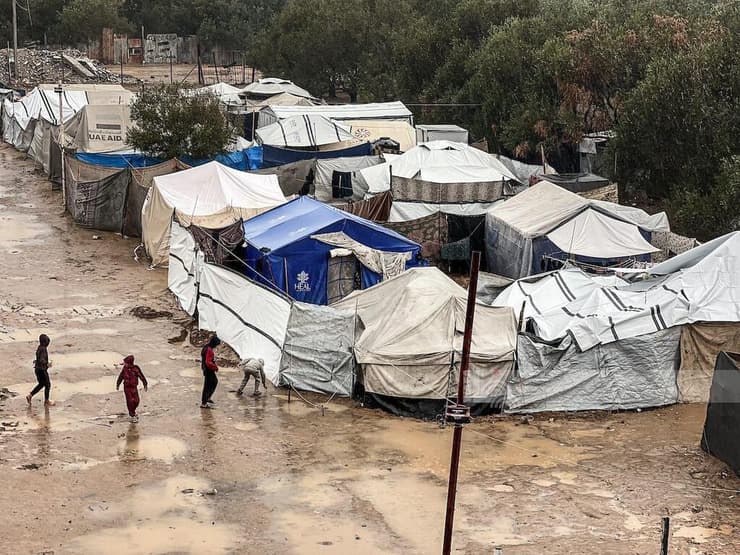 גשמים והצפות באזורים עם אוהלי עזתים ברצועה