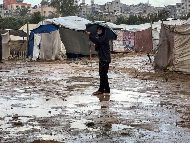 גשמים והצפות באזורים עם אוהלי עזתים ברצועה