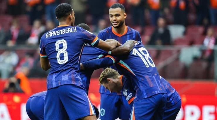 שחקני הולנד חוגגים