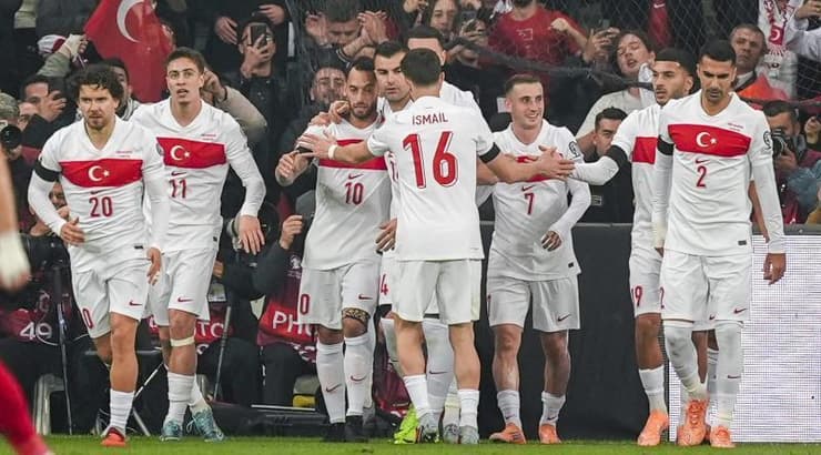 שחקני טורקיה חוגגים