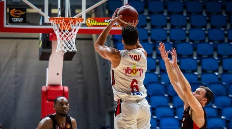 שחר עמיר עולה לזריקה