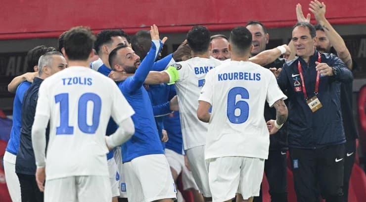 היוונים חוגגים