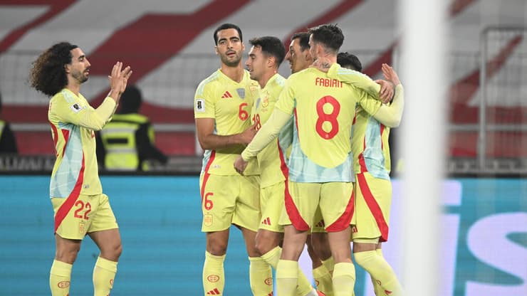 שחקני ספרד חוגגים