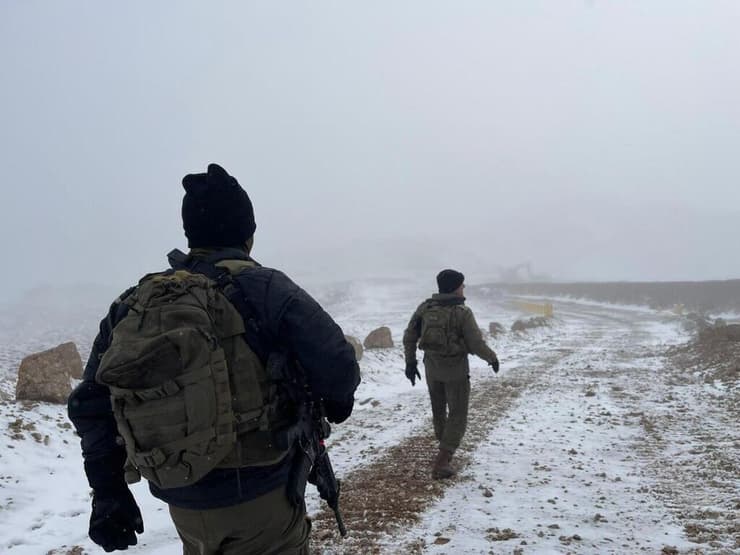 כוחות צה״ל מהשלג הראשון בכתר החרמון