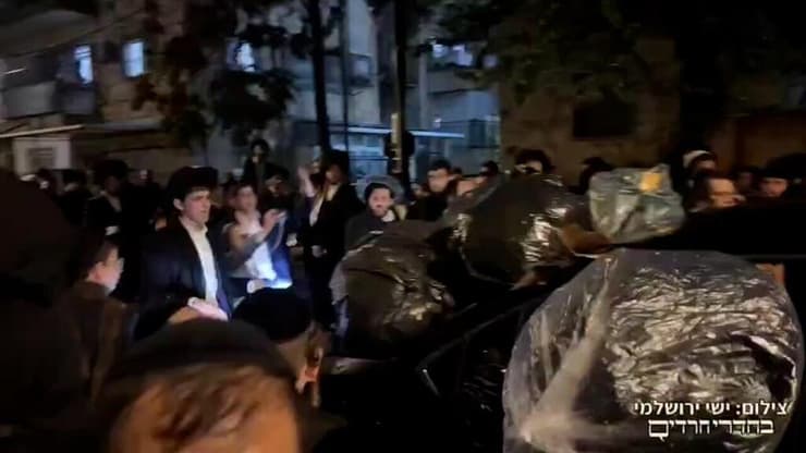 חרדים תוקפים את רכבו של ח"כ יואב בן צור בירושלים