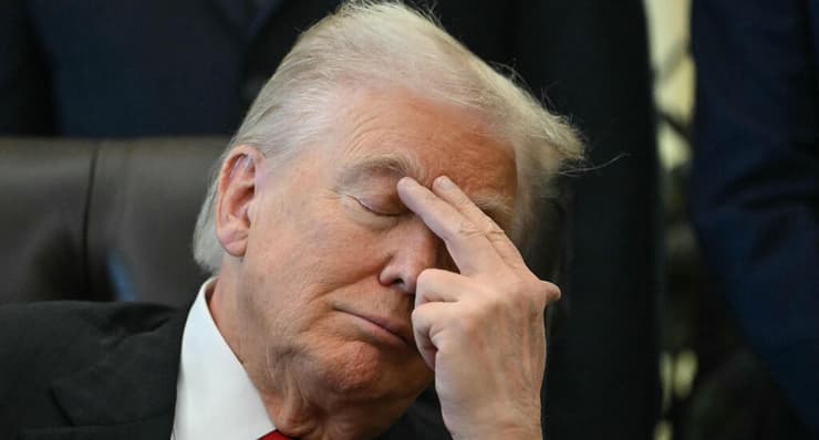 טראמפ מנקר מול המצלמות באירוע בבית הלבן, 6 בנובמבר