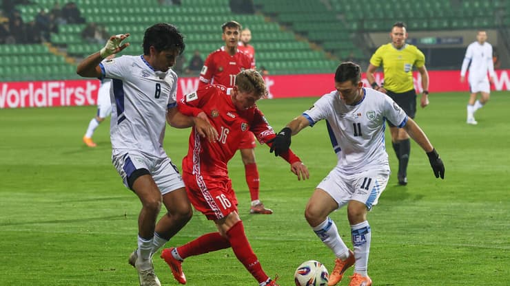 גלוך (צילום: AP Photo/Aurel Obreja) גלוך