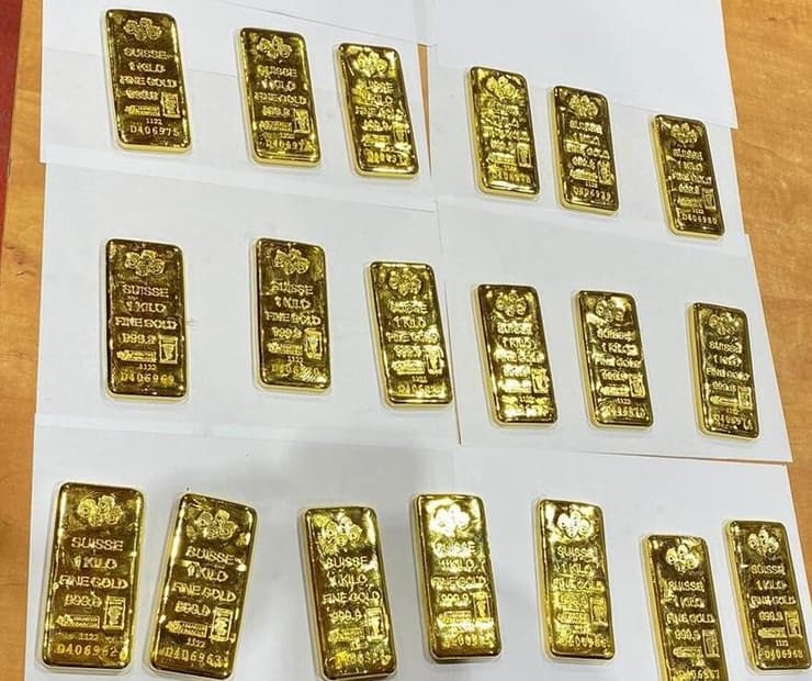 הזהב שנתפס במעבר אלנבי (צילום: באדיבות רשות המסים) הזהב שנתפס במעבר אלנבי