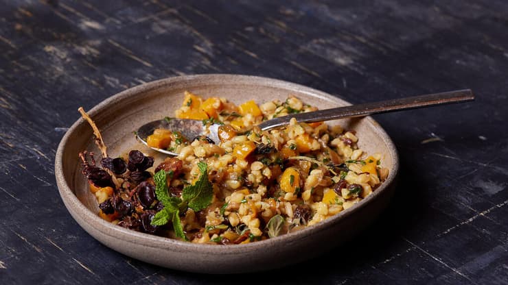 סלט חיטה וצימוקים