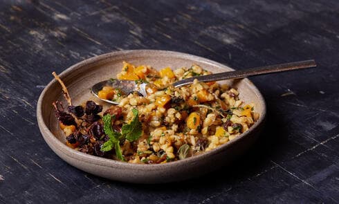 סלט חיטה וצימוקים