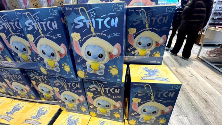 צעצוע סטיץ' בחנות מיניסו