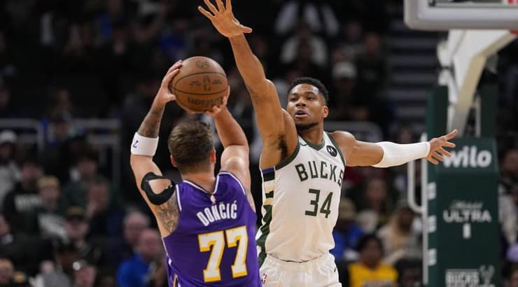 לוקה דונצ'יץ' מול יאניס אנטטוקומפו (רויטרס) לוקה דונצ'יץ' מול יאניס אנטטוקומפו