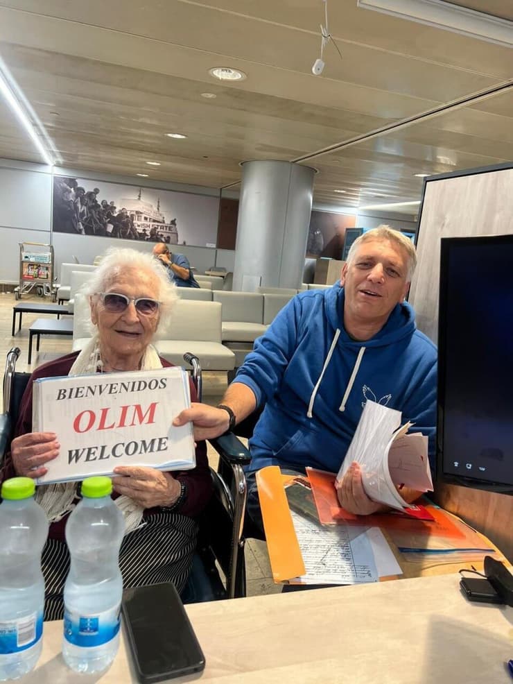 "היהודים צריכים לחיות בישראל". שרה אונטרברג "היהודים צריכים לחיות בישראל". שרה אונטרברג