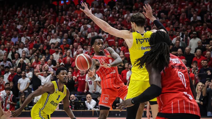 אנטוניו בלייקני מוסר אסיסט לג'ונתן מוטלי 