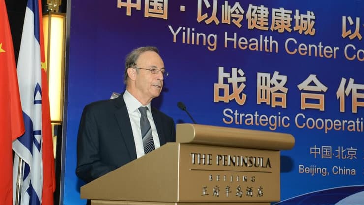 יורם רומם נואם