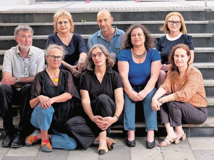 בשורה הקדמית, מימין: ד"ר דפנה שפט, עו"ס ענבל חרמוני, ד"ר שלומית צפריר, ד"ר אילנה לח. בשורה העליונה: ד"ר מרינה קופצ’יק, ד"ר גדי רוזנברג, איריס גבריאל רחבי ויורם שליאר