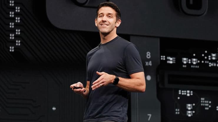 המנכ"ל הבא של אפל? הכירו את ג'ון טרנוס