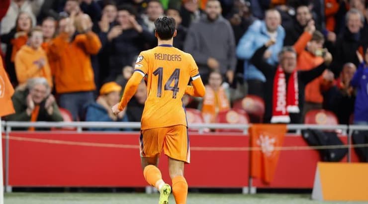 טיג'אני ריינדרס רץ לחגוג