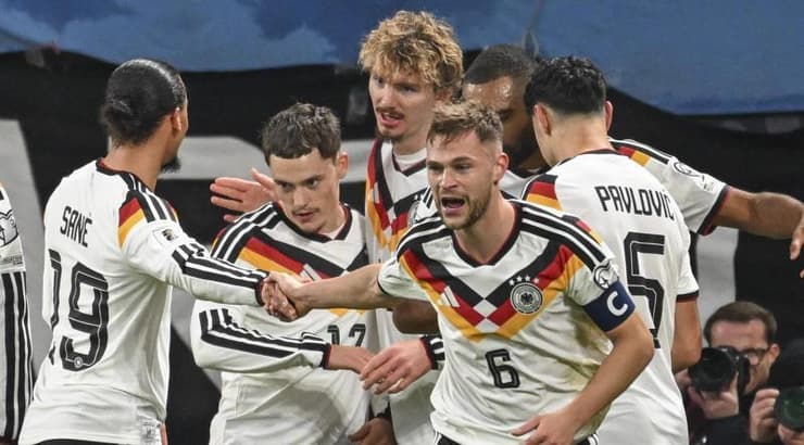 שחקני גרמניה בדרך למונדיאל