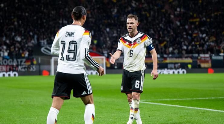 ג'ושוע קימיך בא לברך את לירוי סאנה