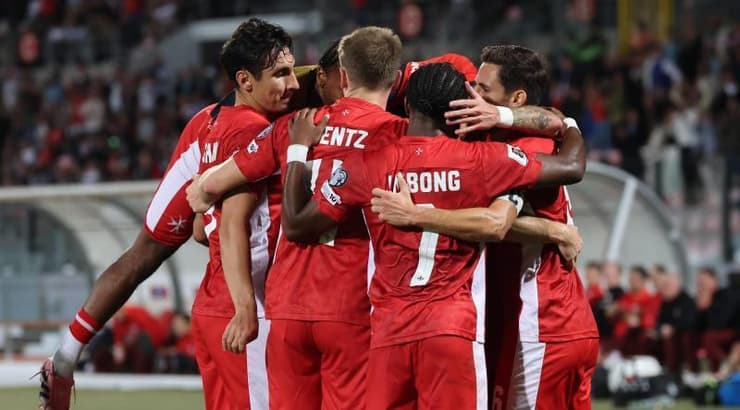 שחקני מלטה חוגגים