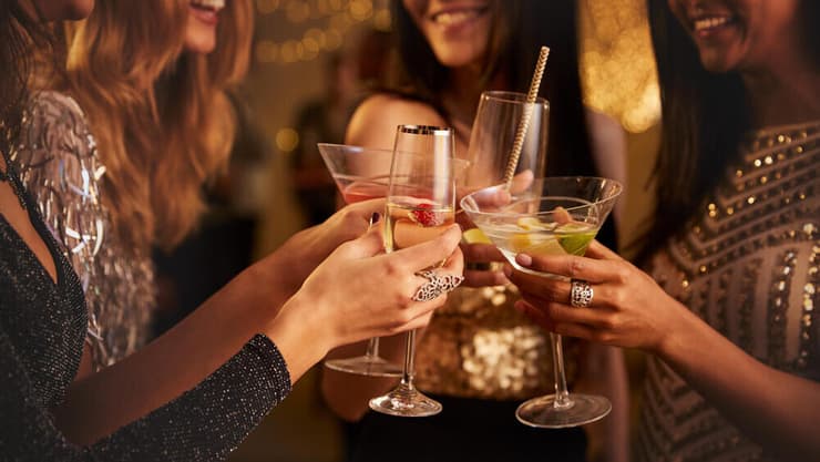 שתיית אלכוהול מופרזת היא גורם סיכון משמעותי לשבץ מוחי (צילום: Shutterstock) אלכוהול