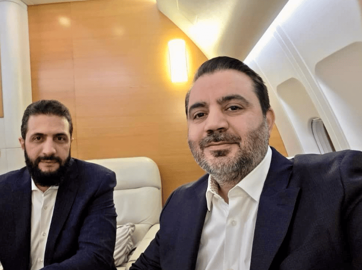 מארגוני ג'יהאד - לנשיאות סוריה. א-שרע וא-שיבאני בסלפי אחרי הביקור בבית הלבן א-שיבאני וא-שרע במטוס