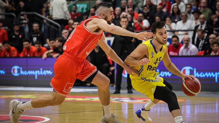 בלאט מול טימור (צילום: עוז מועלם) בלאט מול טימור