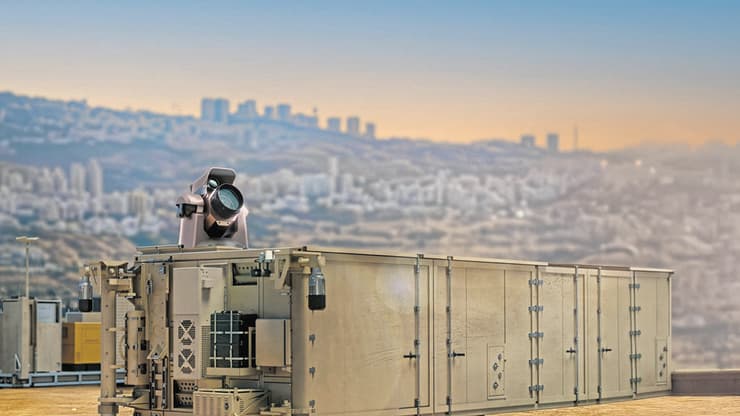 מערכת "אור איתן" (צילום: באדיבות רפאל) מערכת "אור איתן" (במציאות הקרן אינה נראית, וצבועה לצורך המחשה בלבד)