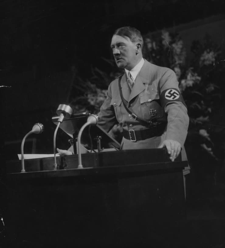 אדולף היטלר