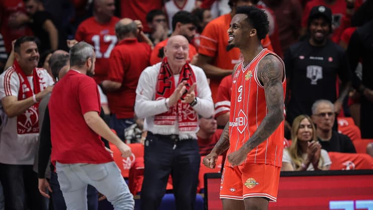 אנטוניו בלייקני חוגג 