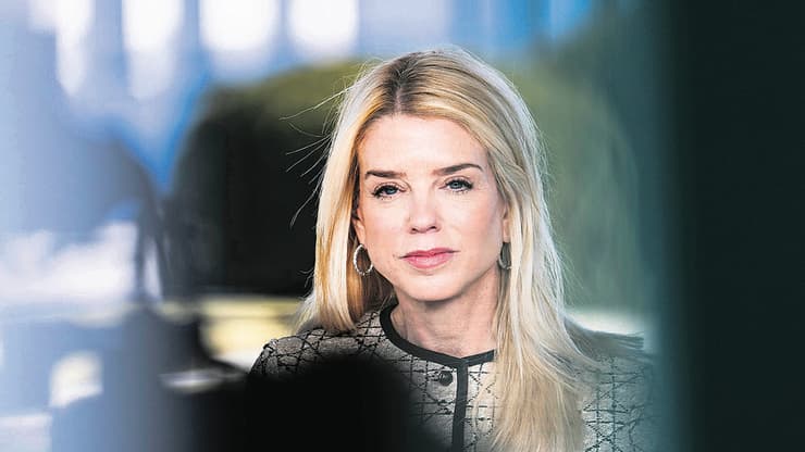 פאם בונדי. "נמשיך לציית לחוק ולעודד שקיפות מרבית" (צילום: DT phots1/Shutterstock) פאם בונדי