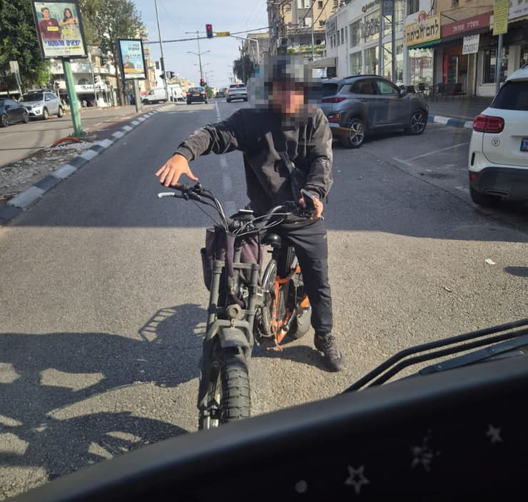 "היחס אלינו שונה, רק אדישות ורשלנות". הנער התוקף התוקף שתקף נהג אוטובוס ערבי בגז פלפל על רקע גזעני