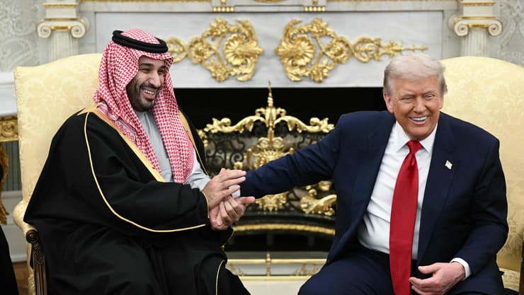 טראמפ ובן סלמאן, ארכיון (צילום: Brendan SMIALOWSKI / AFP) טראמפ ובן סלמאן
