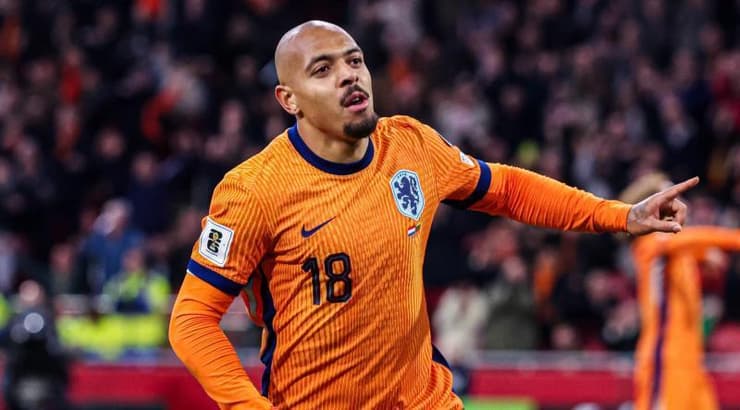 דונייל מאלן חוגג